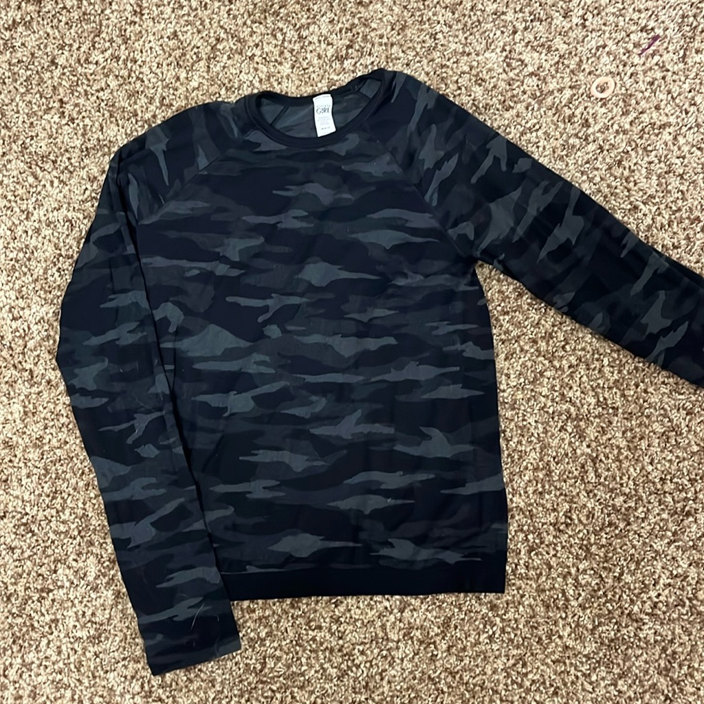 Black Camo Size Medium Athleta Girl Long Sleeved Tight Fitting Shirt.